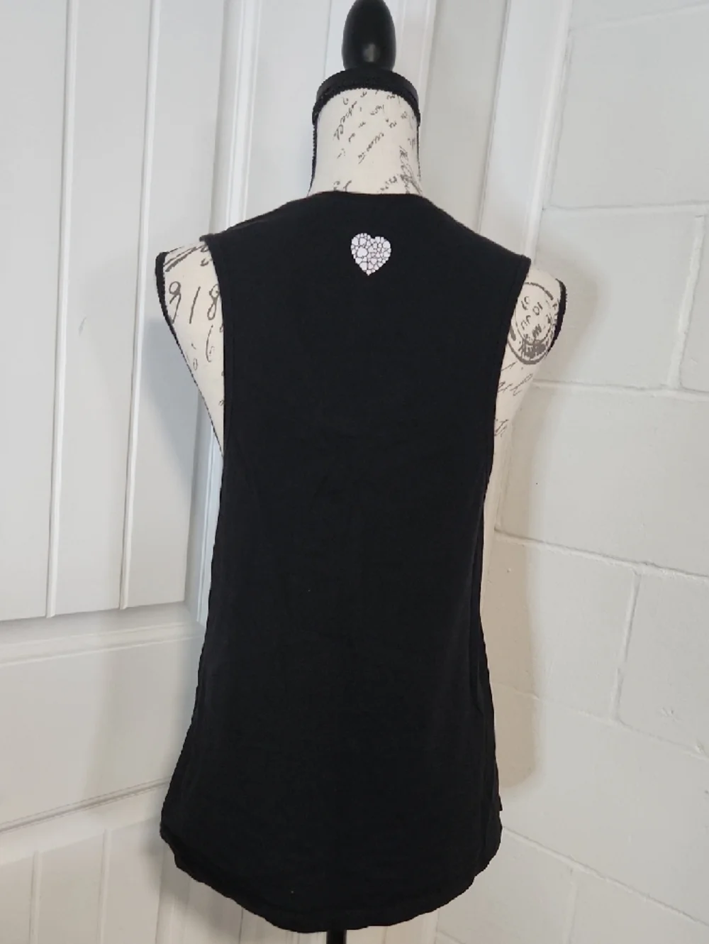 Black Women's Tank with Rainbow LOVE Graphic USA Strong Size Large EUC - Picture 3 of 5